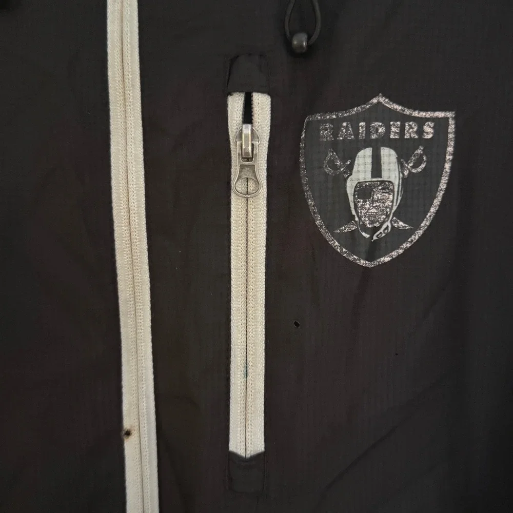 NFL Raiders Windbreaker Hoodie Jacket Mens XL Black White Full Zip Logo is Faded
